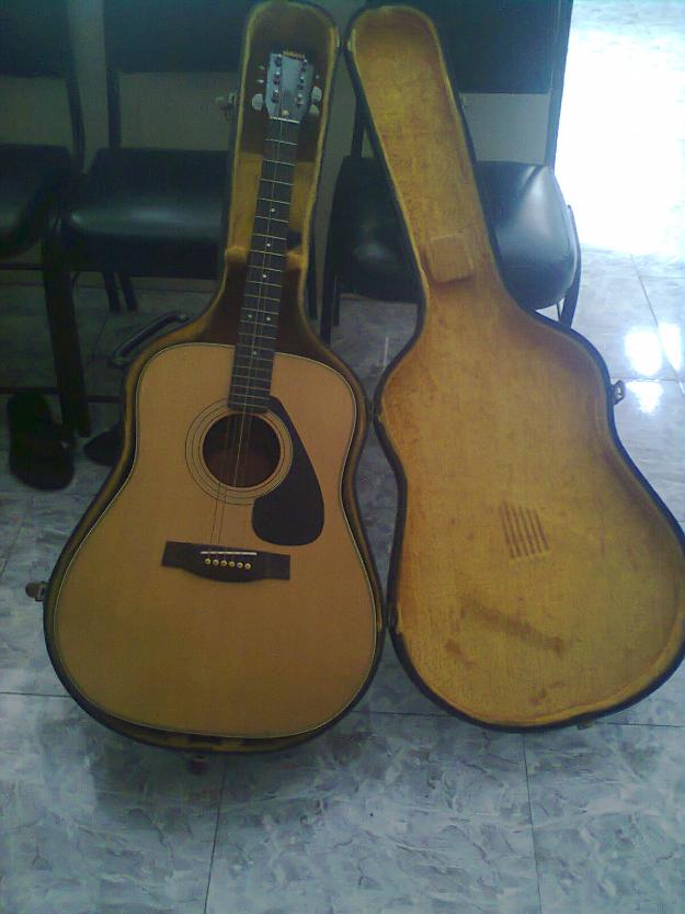 yamaha acoustic guitar photo