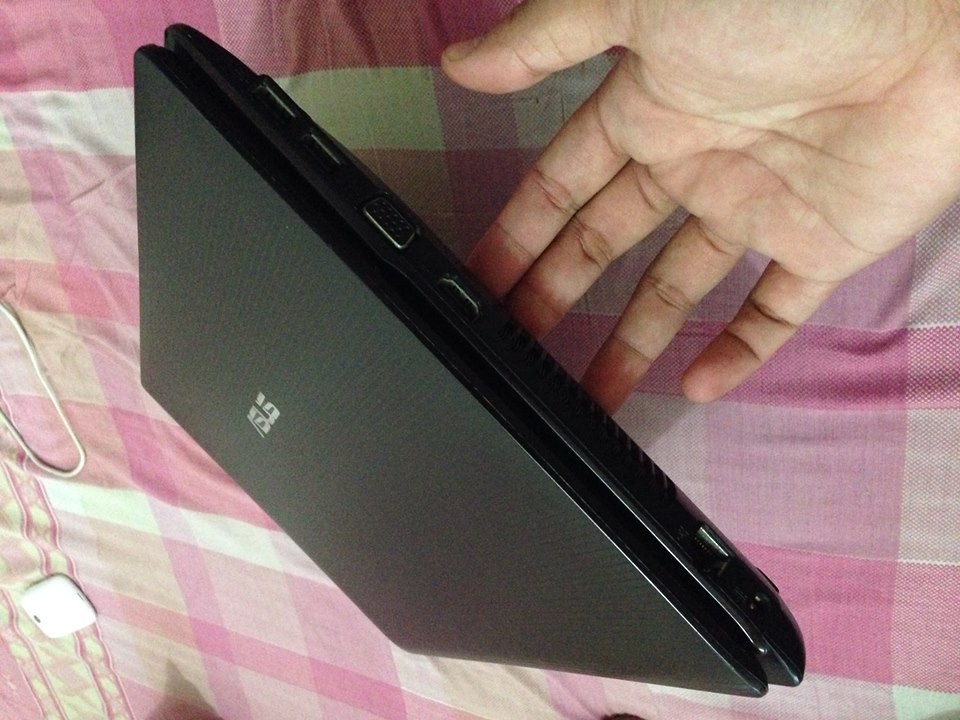 Asus K53U Laptop 15.6 inches 500HDD/2GB Ram Windows 7 64Bit photo