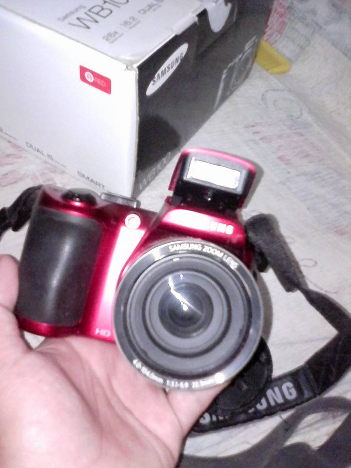 Samsung WB100 red photo