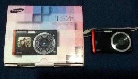 Samsung TL225 dualview camera