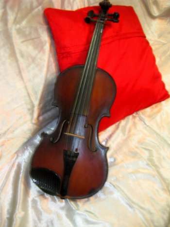 V intage Violin