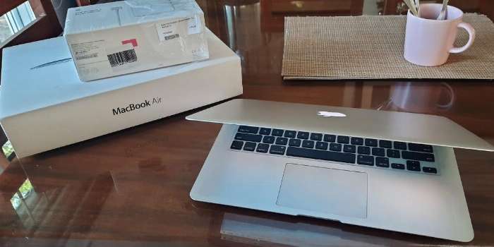 Macbook air 120gb  2014 with box