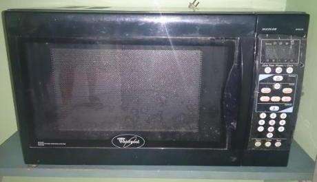 Whirlpool Microwave oven photo