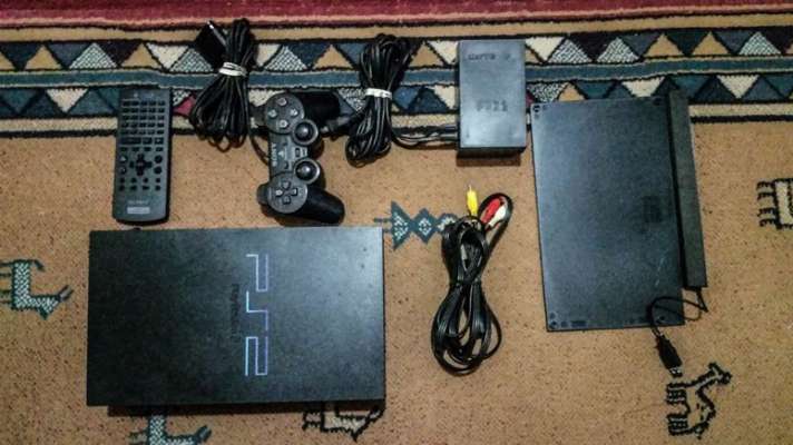 PS2 with 1 controller photo