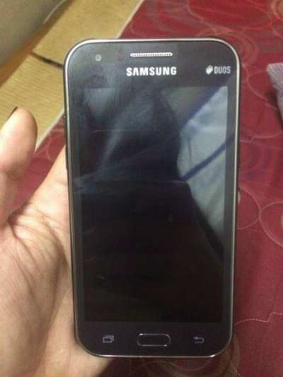 Samsung Galaxy J1 photo