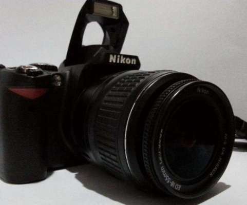 Camera DSLR Nikon D40 photo