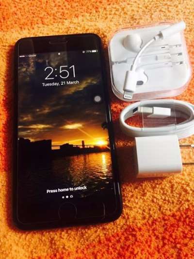 iPhone 7Plus 32gb (MATTEBLACK) Factory unlock photo