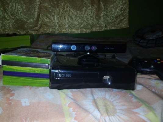 Xbox 360 Slim photo