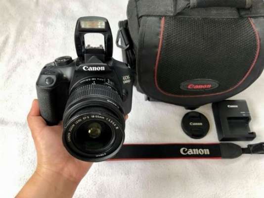 Canon 1300D (Wifi Bluetooth) 99% Smooth like new Complete Package photo