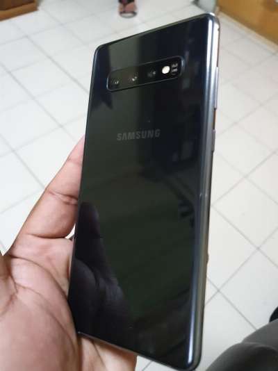 Samsung Galaxy S10 128GB/8GB RAM photo