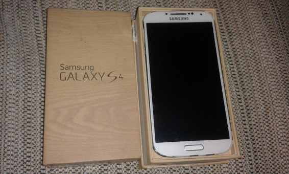 Samsung Galaxy S4 I9505 LTE White 16gb Complete With Box photo