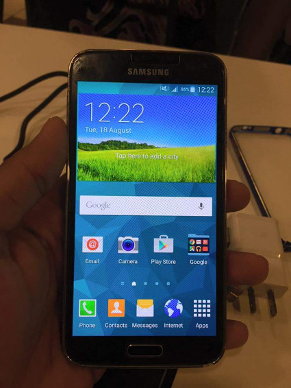 Samsung GALAXY S5 gold. 16gb Openline photo