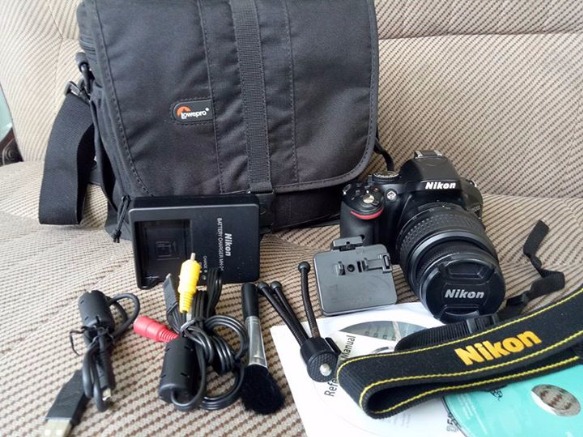 Nikon D5200 w/ Kitlens, Mini tripod, complete Accessories & Lowepro Bag photo