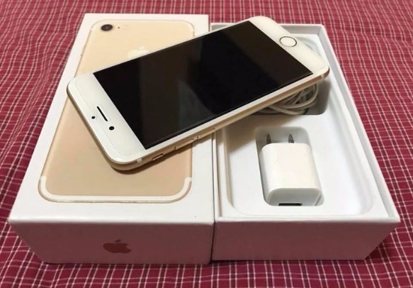 iPhone 7 Champagne Gold 32gb Factory Unlock photo