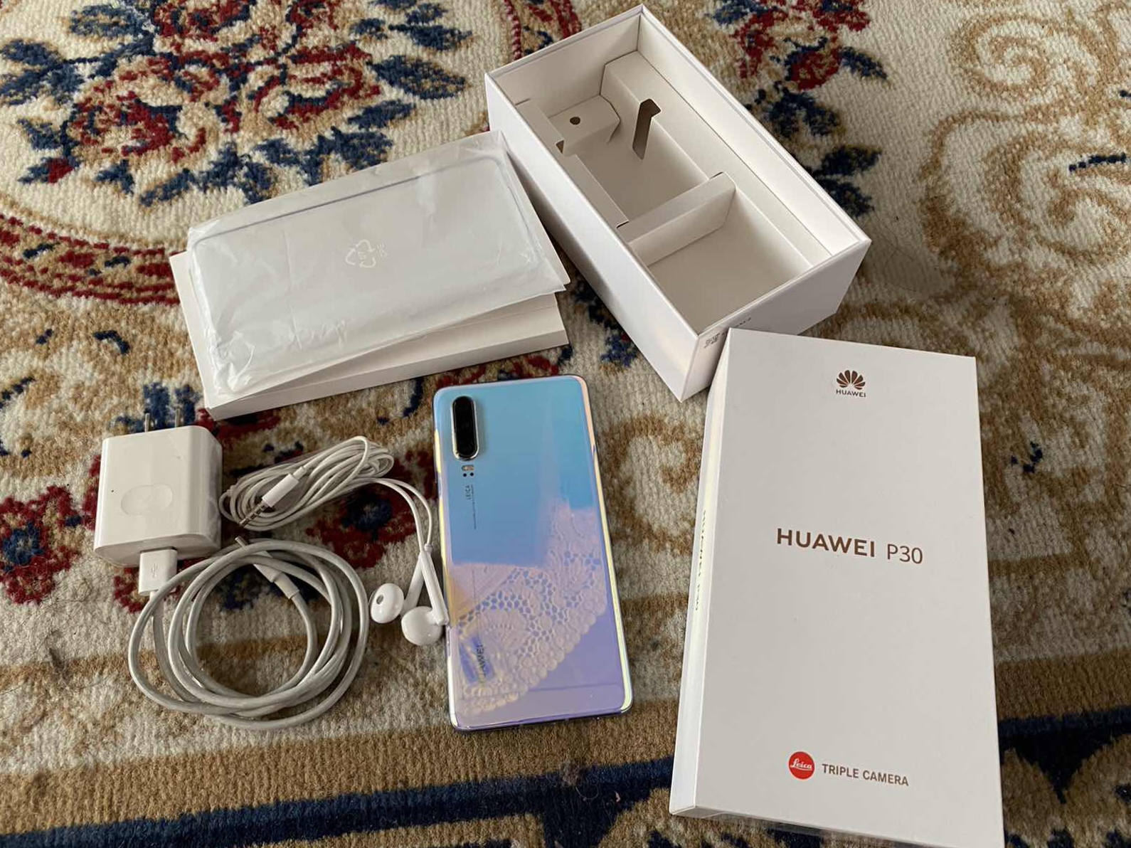 Selling Huawei P30 photo