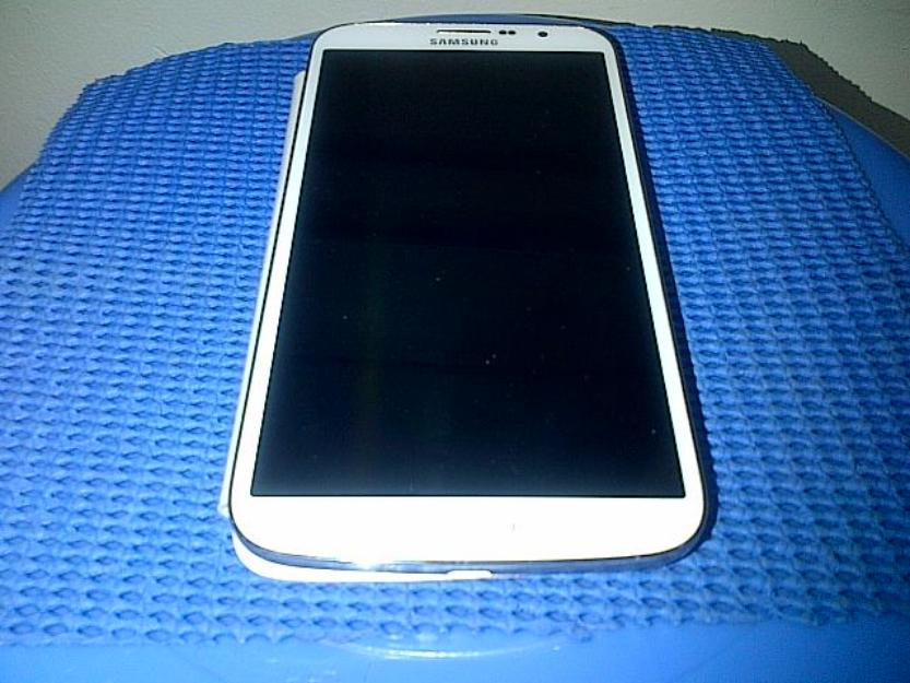 White Samsung Galaxy Mega 6.3 i9200 photo