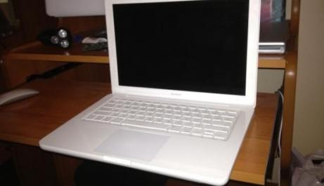 Apple MacBook 13 inch (Mid-2010) White Unibody photo