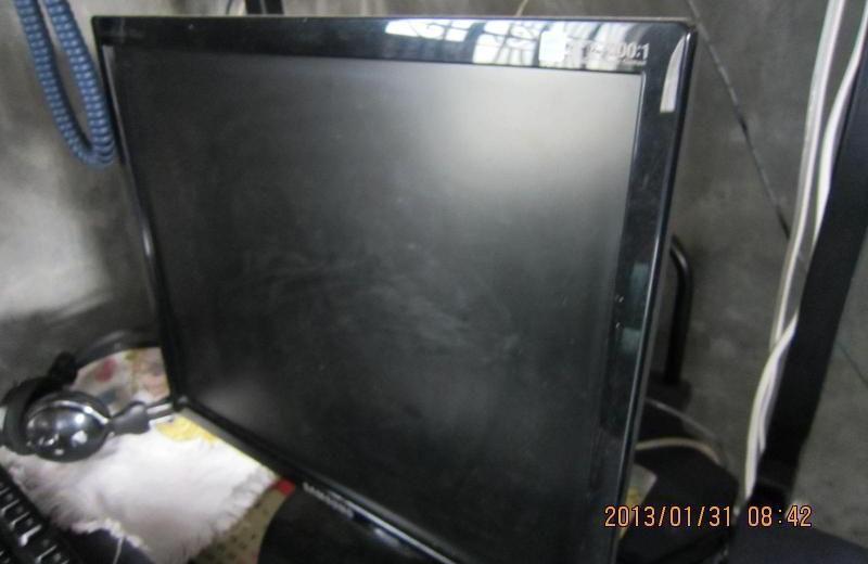 Samsung LCD Monitor 17 inches photo