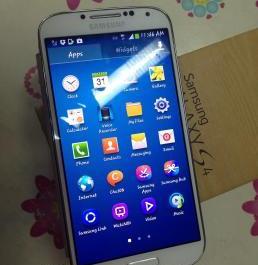 White Samsung Galaxy s4 photo