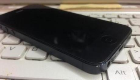 iPhone 5 32GB Black Factory Unlocked Complete photo