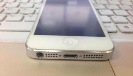 iPhone 5 64GB White Hiecard Unlocked Complete photo