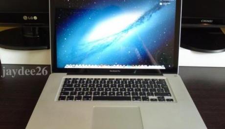 MacBook Pro 15inch Core i5 2.4ghz 4gb ram 320gb hd NVIDIA GeForce 330M photo