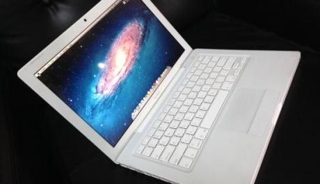 Macbook White 13inch 2.2ghz Lion photo