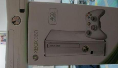 Xbox 360 4gb slim white unmodified photo