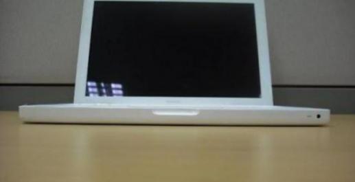 Apple macbook white 13 inch photo