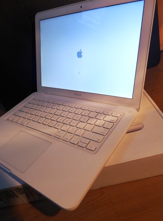 Apple Macbook Unibody 13.3inch Mavericks 10.9 with Box photo