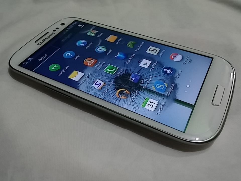Samsung Galaxy S3 i9300 White 32GB photo