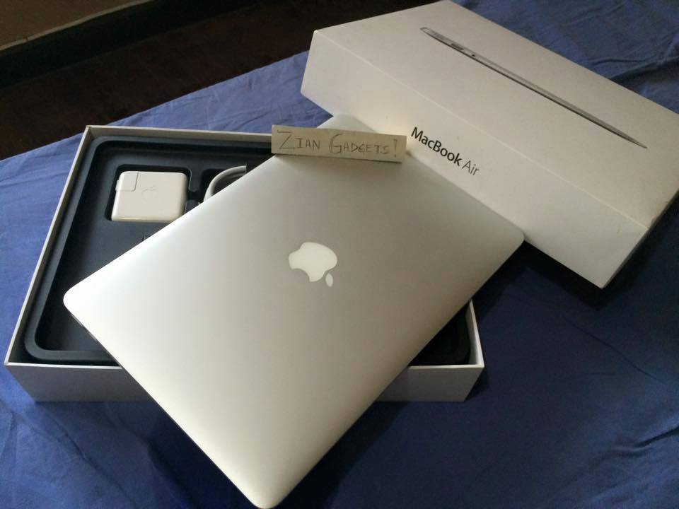 Macbook Air 13inches i5 Complete with Box Latest photo