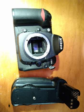 Nikon D200 Digital SLR Camera - Black used