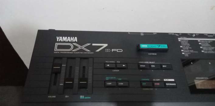 Non functioning YAMAHA DX7 2FD