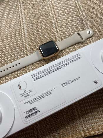 Apple Watch SE Gen 1 40mm Starlight Sport Band 