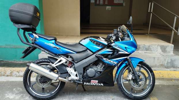 2010 Honda CBR150r V1