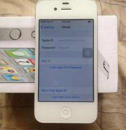 iPhone 4s White 32gb Factory Unlocked photo