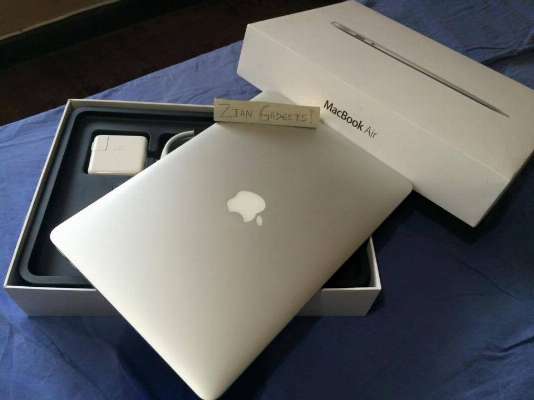 Macbook Air 13inches i5 Complete with Box Latest photo