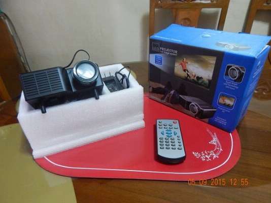Compact LED Projector HD with VGA and HDMI Complete package photo