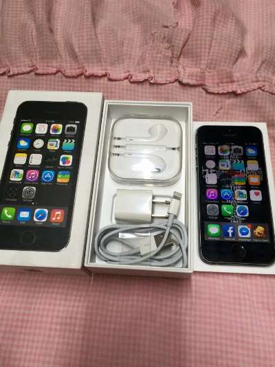 iPhone 5s 16gb Factory Unlocked Spacegray Complete photo