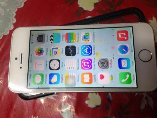 iPhone 5s 16gb Factory Unlocked Silver photo