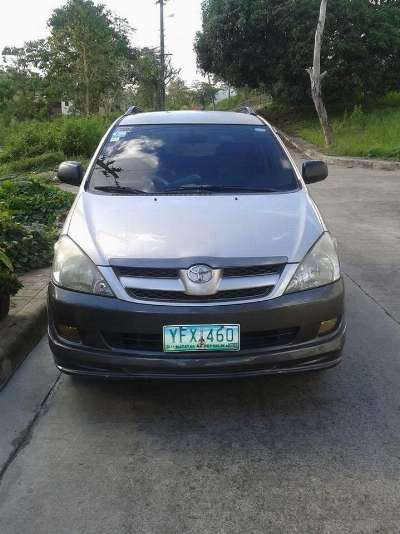 Toyota innova photo