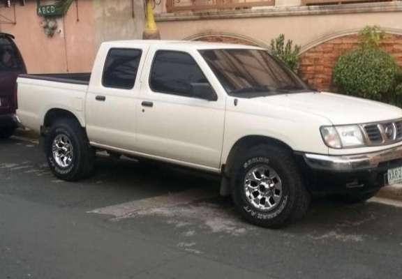 2001 Nissan Frontier 4x2 all power manual trans photo