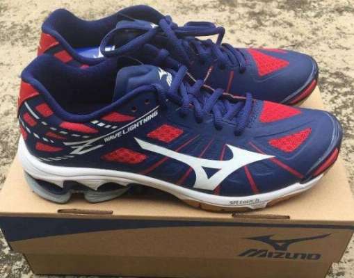 Mizuno Womens Volleyball shoes photo