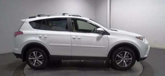 2017 Toyota RAV4 XLE photo