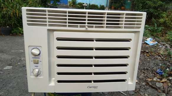 Aircon carrier .75hp with timer and fan plug photo