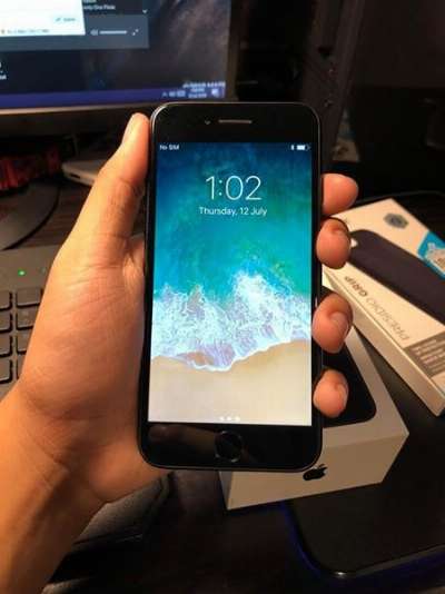 iPhone 7 with touchscreen issue photo