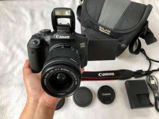 Canon 750D Flipscreen Touch screen 99% Looks new photo