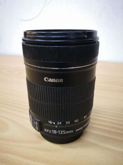 Canon 18-135mm IS zoomlens photo