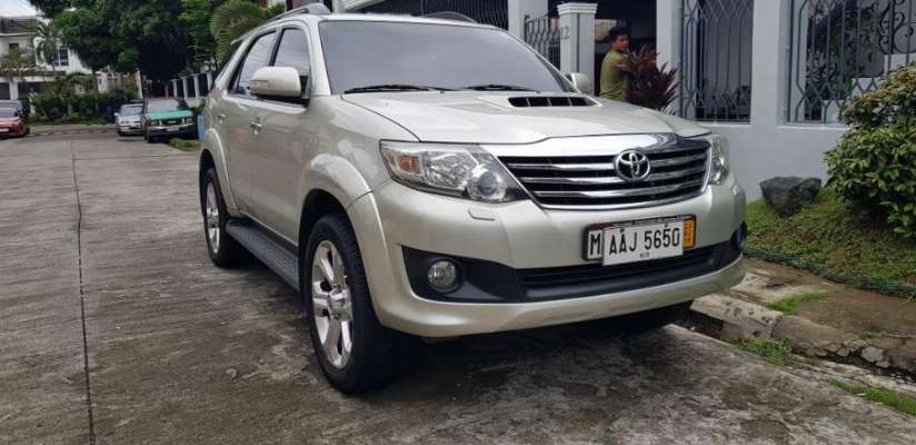 2014 toyota fortuner 2.5V photo